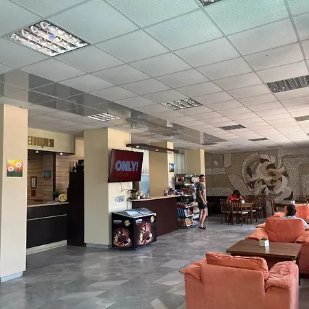 зора Szálloda *