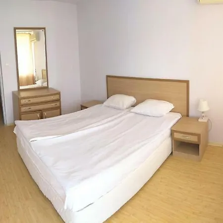 зора Szálloda *