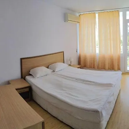 Hotel зора